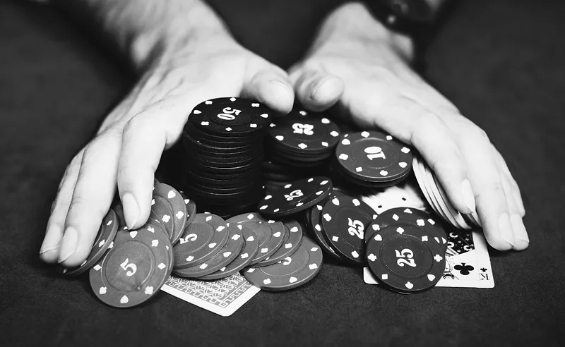 How to Handle Aggressive Players in Texas Holdem Poker