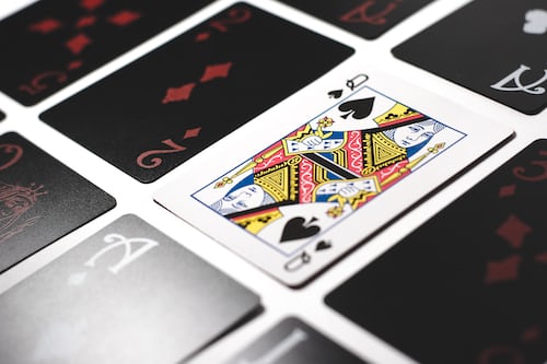 Play Texas Hold’em for Free: Immerse Yourself in the Heart-Pounding Poker Action